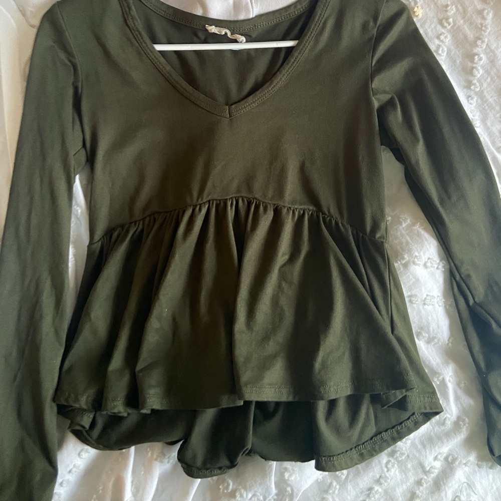 Green long sleeve cropped shirt